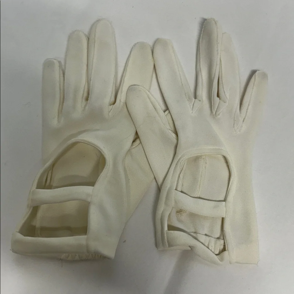 Women’s size, small vintage white fabric, driving gloves, wrist length